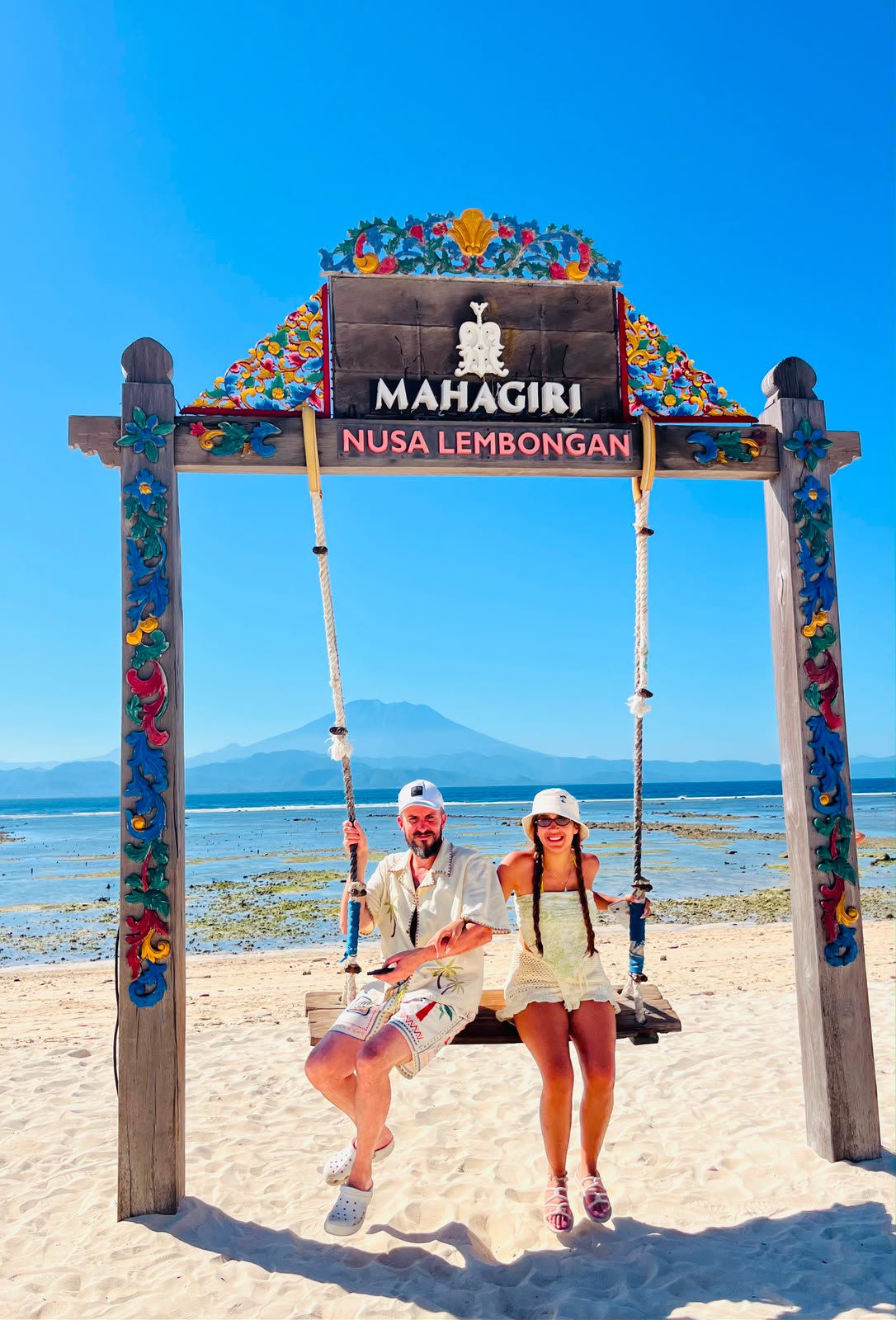 Ayunan Mahagiri Resort latar Gunung Agung